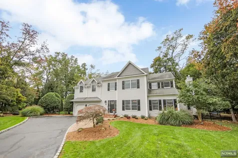 8 Meadow Lark Court Oakland NJ 07436