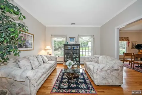 8 Meadow Lark Court Oakland NJ 07436