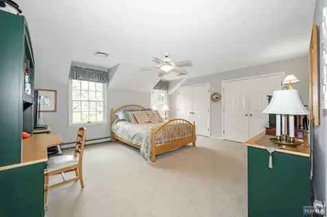 8 Meadow Lark Court Oakland NJ 07436