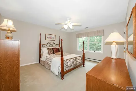 8 Meadow Lark Court Oakland NJ 07436