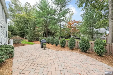 8 Meadow Lark Court Oakland NJ 07436