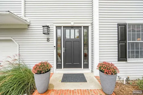 8 Meadow Lark Court Oakland NJ 07436