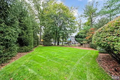 8 Meadow Lark Court Oakland NJ 07436
