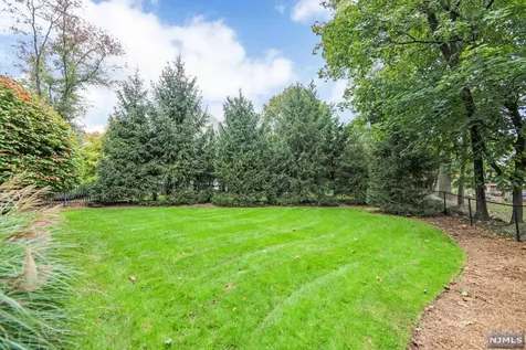 8 Meadow Lark Court Oakland NJ 07436