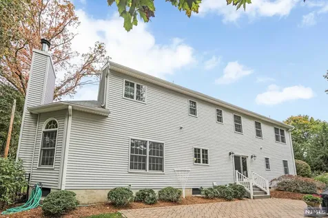 8 Meadow Lark Court Oakland NJ 07436