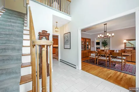 8 Meadow Lark Court Oakland NJ 07436