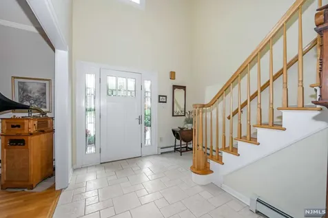 8 Meadow Lark Court Oakland NJ 07436