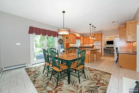 8 Meadow Lark Court Oakland NJ 07436