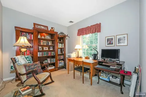8 Meadow Lark Court Oakland NJ 07436