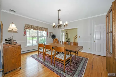 8 Meadow Lark Court Oakland NJ 07436