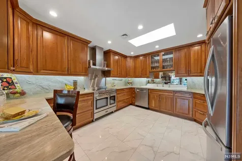 300 Gorge Road Cliffside Park NJ 07010