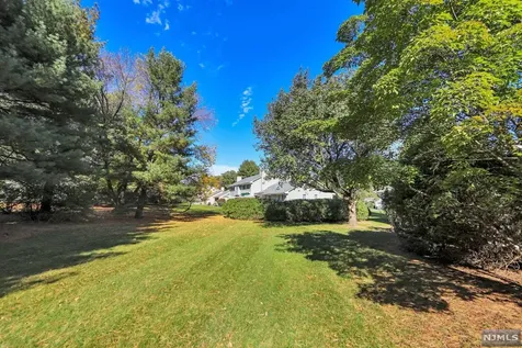 21 Parsons Court Mahwah NJ 07430
