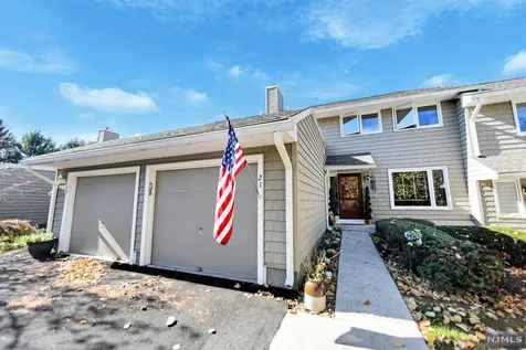 21 Parsons Court Mahwah NJ 07430