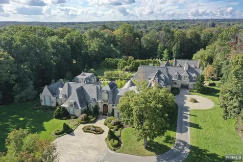 8 Trailside Place Saddle River NJ 07458