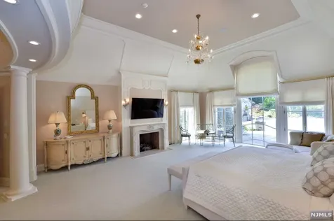 8 Trailside Place Saddle River NJ 07458