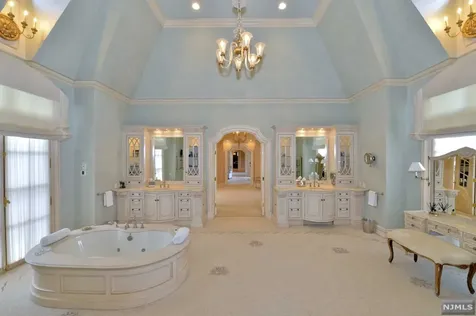 8 Trailside Place Saddle River NJ 07458