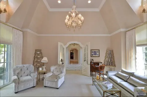 8 Trailside Place Saddle River NJ 07458