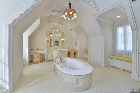 8 Trailside Place Saddle River NJ 07458