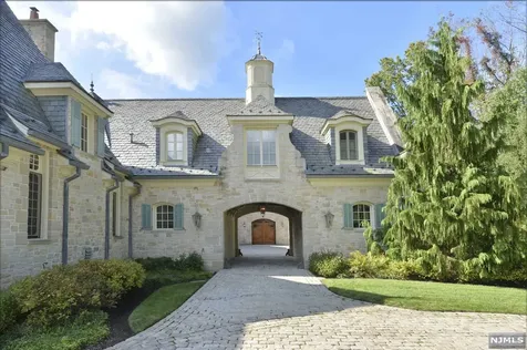 8 Trailside Place Saddle River NJ 07458