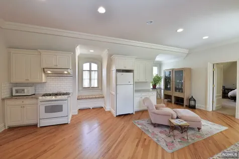 8 Trailside Place Saddle River NJ 07458