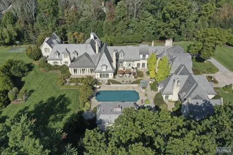 8 Trailside Place Saddle River NJ 07458