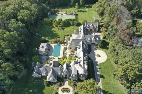 8 Trailside Place Saddle River NJ 07458
