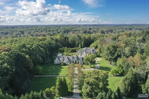 8 Trailside Place Saddle River NJ 07458