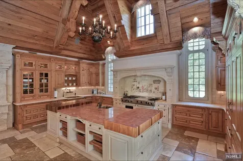 8 Trailside Place Saddle River NJ 07458