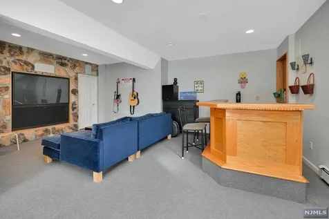 31 Elinora Drive Wanaque NJ 07465