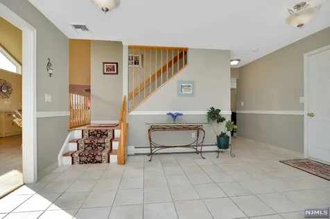 31 Elinora Drive Wanaque NJ 07465