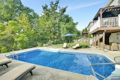 31 Elinora Drive Wanaque NJ 07465