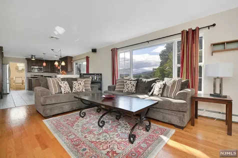 31 Elinora Drive Wanaque NJ 07465