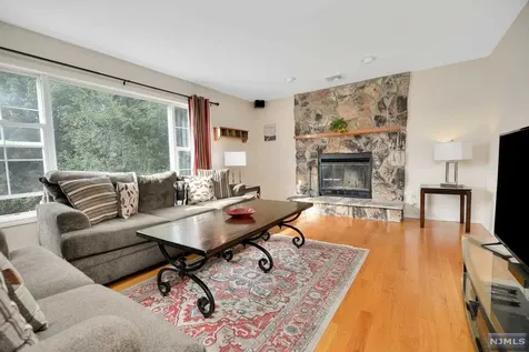 31 Elinora Drive Wanaque NJ 07465