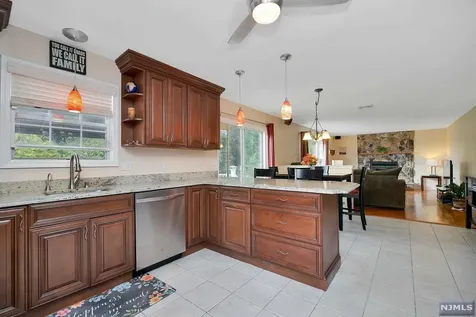 31 Elinora Drive Wanaque NJ 07465
