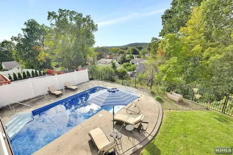 31 Elinora Drive Wanaque NJ 07465