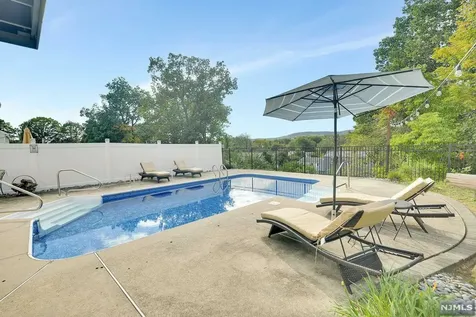 31 Elinora Drive Wanaque NJ 07465