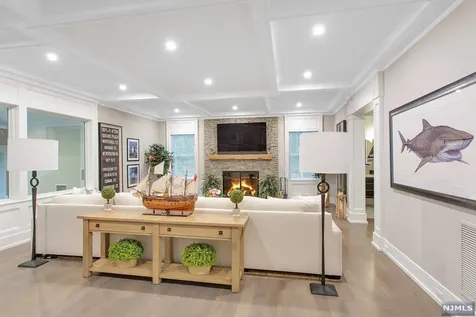 8 Kenwood Road Saddle River NJ 07458