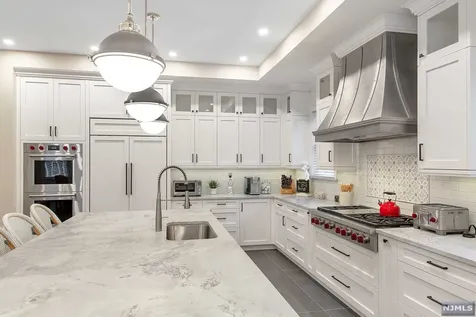 8 Kenwood Road Saddle River NJ 07458