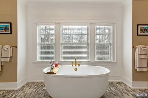 8 Kenwood Road Saddle River NJ 07458