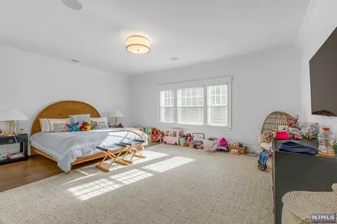 8 Kenwood Road Saddle River NJ 07458