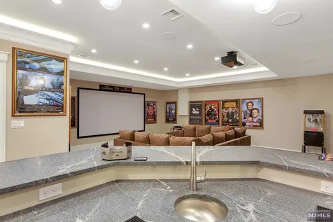 8 Kenwood Road Saddle River NJ 07458