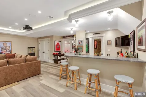 8 Kenwood Road Saddle River NJ 07458