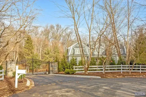 8 Kenwood Road Saddle River NJ 07458