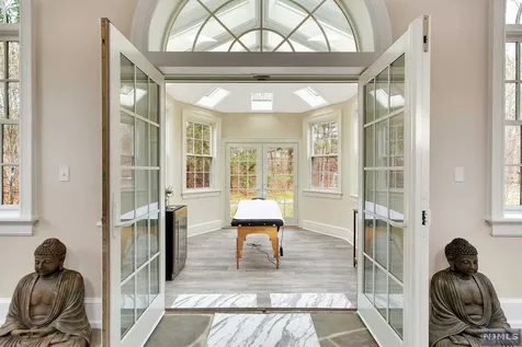 8 Kenwood Road Saddle River NJ 07458