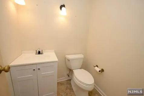 9 Fox Hedge Road Saddle River NJ 07458