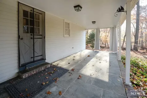 9 Fox Hedge Road Saddle River NJ 07458