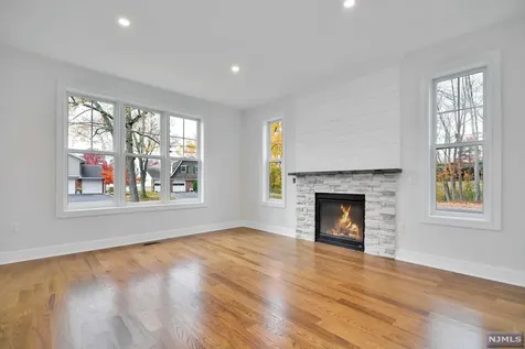 268 Mchenry Drive Paramus NJ 07652
