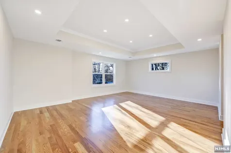 268 Mchenry Drive Paramus NJ 07652