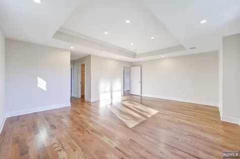 268 Mchenry Drive Paramus NJ 07652