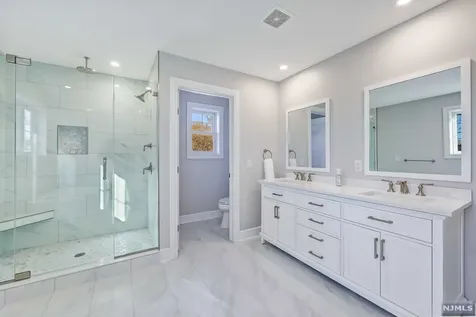 268 Mchenry Drive Paramus NJ 07652